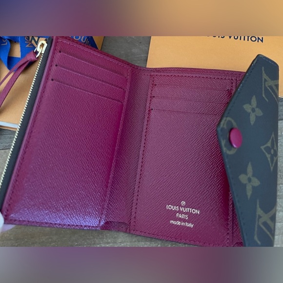 LOUIS VUITTON VICTORINE WALLET - Picture 3 of 3